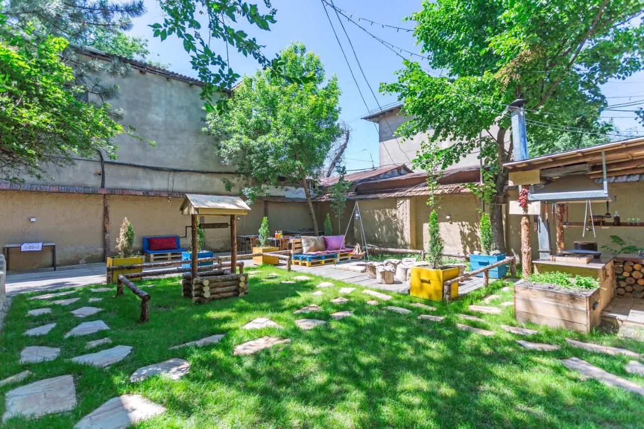 Hostel Koisha Bischkek Exterior foto